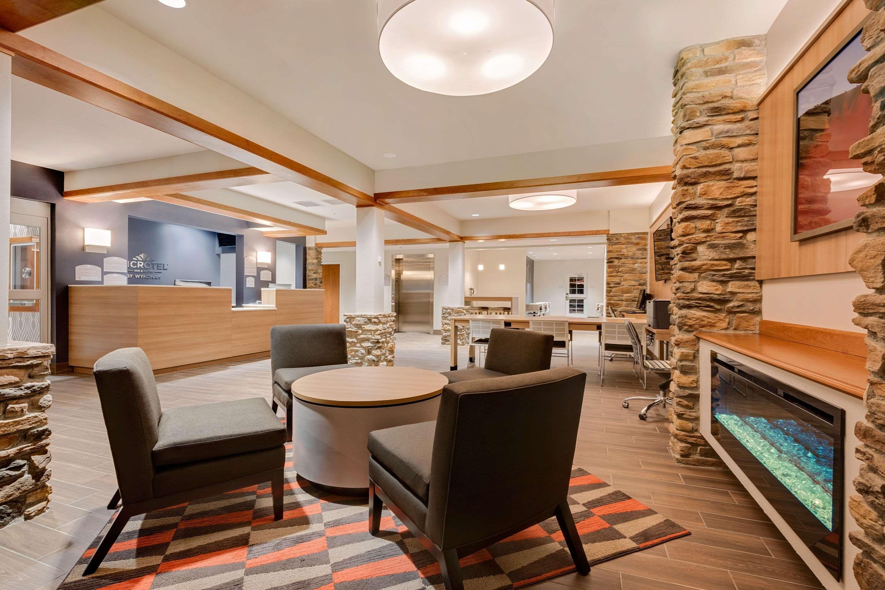Microtel Inn & Suites By Wyndham Клеріон Екстер'єр фото